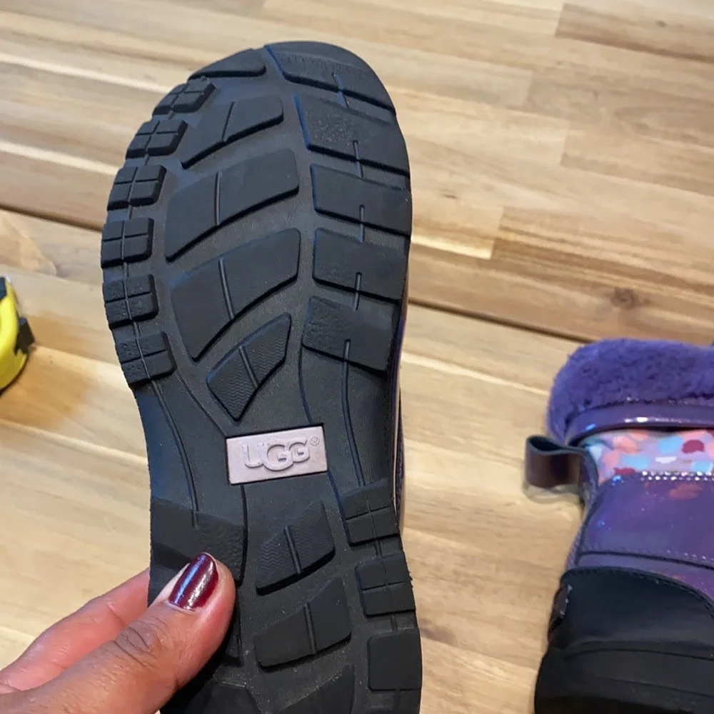 UGG Butte II purple boot